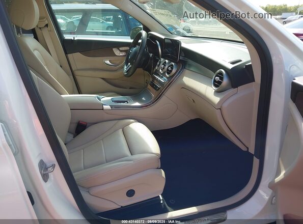 W1N0G8EB3LF804498 2020 MERCEDES-BENZ GLC 300 White Вид салону спереду