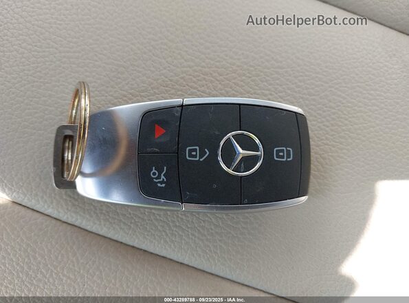 W1N4M4HB1LW042125 2020 MERCEDES-BENZ GLB-CLASS Белый Вид панели приборов