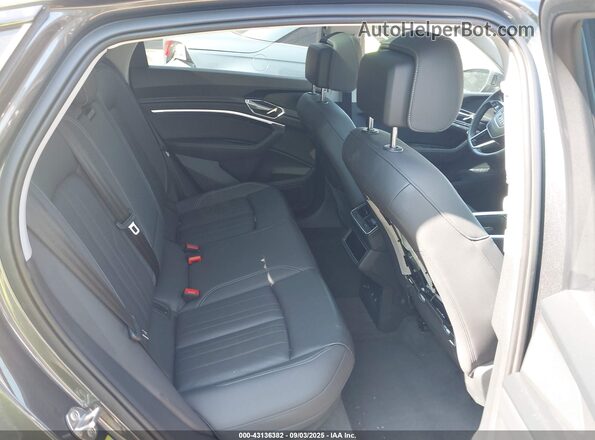 WA11AAGE2NB022936 2022 AUDI E-TRON Серый Вид наклейки с VIN-кодом