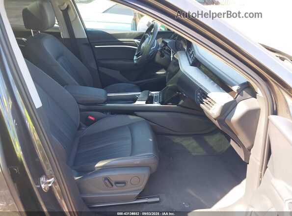 WA11AAGE2NB022936 2022 AUDI E-TRON Серый Вид салона спереди