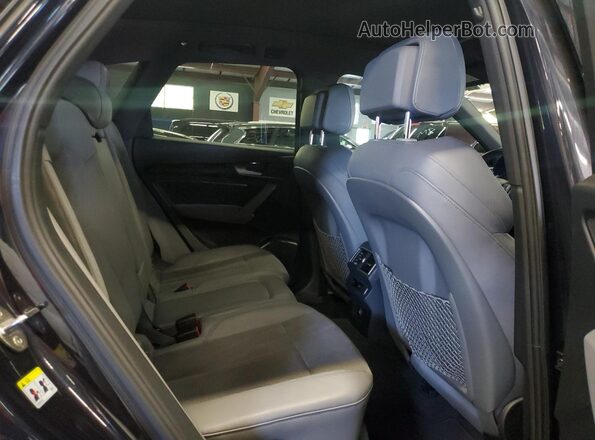 WA1A4AFY3K2060240 2019 AUDI SQ5 Blue Widok wnętrza z tyłu