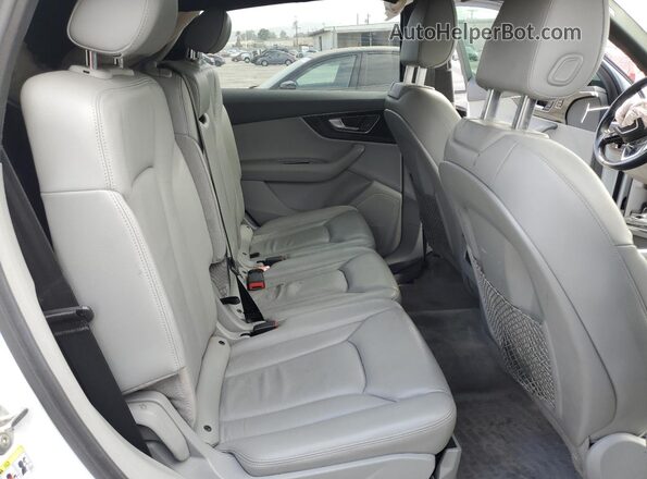 WA1AAAF72JD039978 2018 AUDI Q7 White 