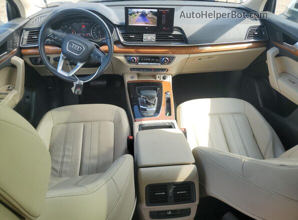 WA1AAAFY0M2037817 2021 AUDI Q5 White Vista del salpicadero