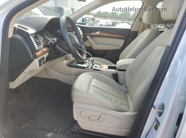 WA1AAAFY0M2037817 2021 AUDI Q5 White Vista interior delantera