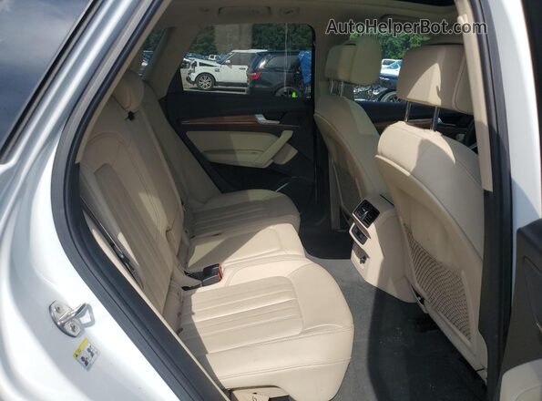 WA1AAAFY0M2037817 2021 AUDI Q5 White Vista interior trasera