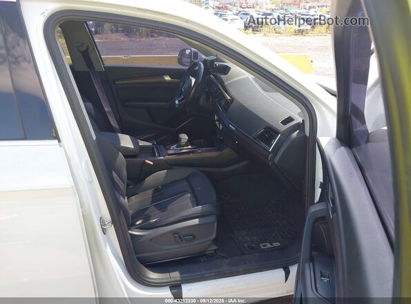 WA1AAAFY9M2033166 2021 AUDI Q5 Белый Вид салона спереди