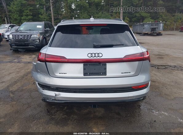 WA1AAAGE0NB045633 2022 AUDI E-TRON Silver 