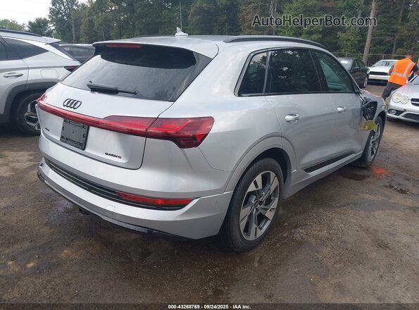 WA1AAAGE0NB045633 2022 AUDI E-TRON Silver Rear right