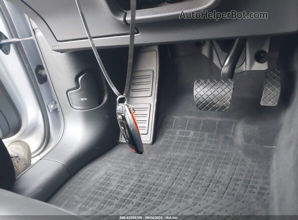 WA1AAAGE0NB045633 2022 AUDI E-TRON Silver Dashboard view