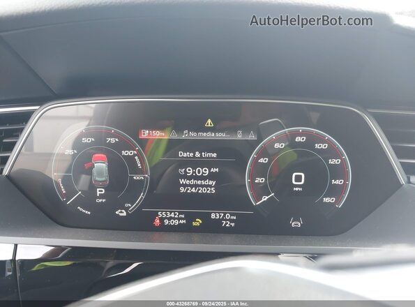 WA1AAAGE0NB045633 2022 AUDI E-TRON Silver 