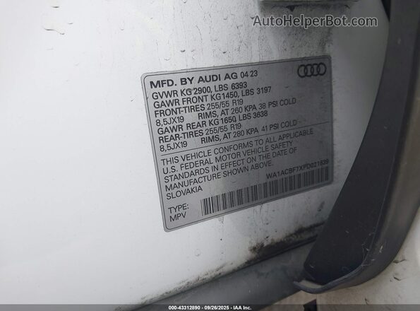 WA1ACBF7XPD021639 2023 AUDI Q7 White Widok komory silnika