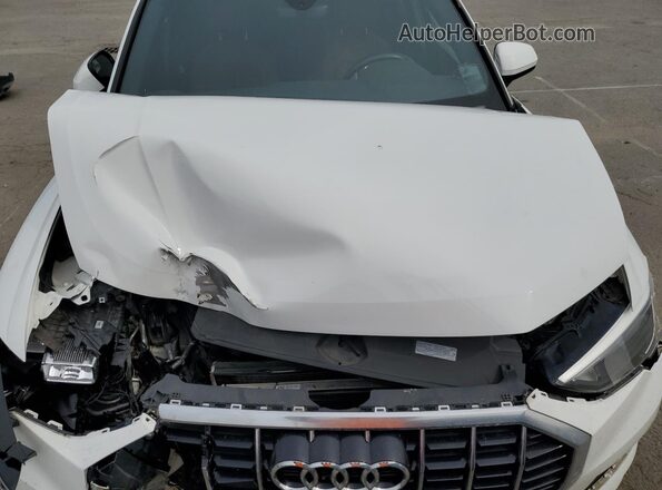 WA1AECF38L1032079 2020 AUDI Q3 White Engine compartment view