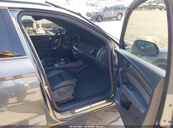 WA1B4AFY1P2073449 2023 AUDI SQ5 Gray Vista interior delantera