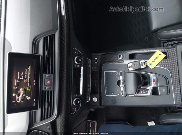 WA1B4AFY3K2005677 2019 AUDI SQ5 White Vista del salpicadero