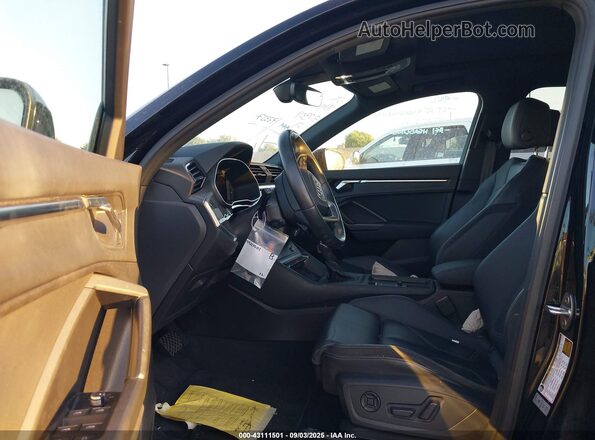 WA1DECF30M1064006 2021 AUDI Q3 Black Front interior view