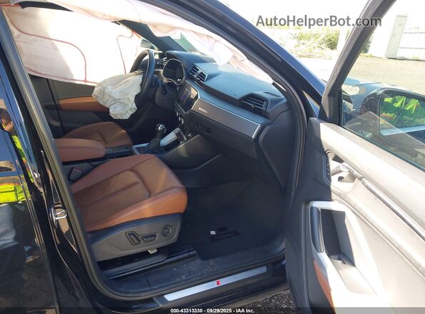 WA1DECF31N1108452 2022 AUDI Q3 Black Вид салону спереду