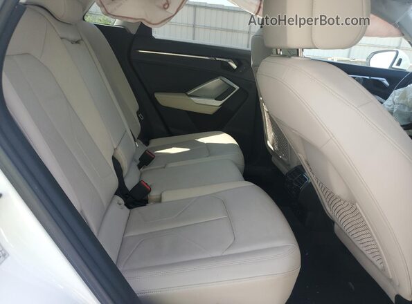 WA1DECF32P1064612 2023 AUDI Q3 White Вид задньої частини салону