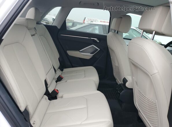 WA1DECF33M1075033 2021 AUDI Q3 White Вид задніх сидінь