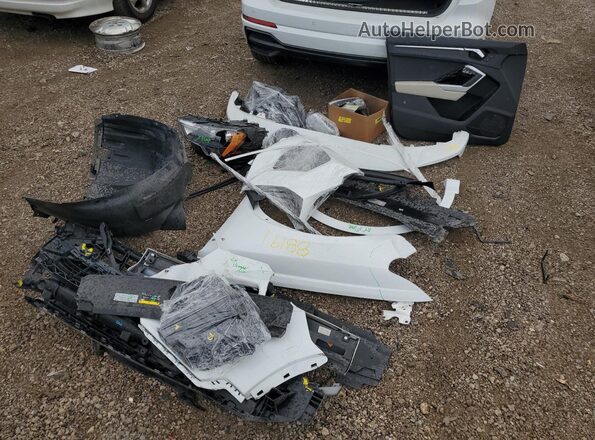 WA1DECF33M1075033 2021 AUDI Q3 White Вид підкапотного простору