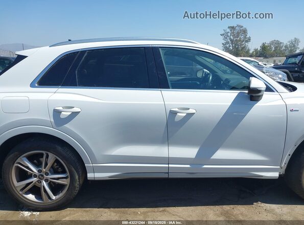 WA1DECF36M1028109 2021 AUDI Q3 White Widok zestawu wskaźników