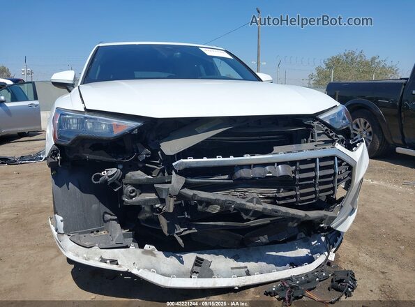 WA1DECF36M1028109 2021 AUDI Q3 White Widok deski rozdzielczej