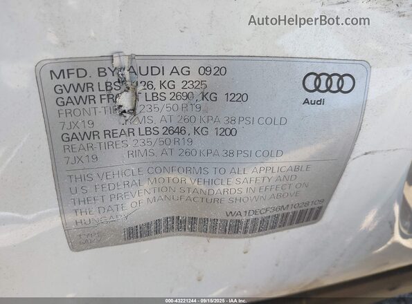 WA1DECF36M1028109 2021 AUDI Q3 White Widok komory silnika