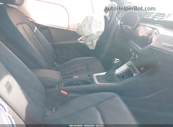 WA1DECF37M1131247 2021 AUDI Q3 Orange Вид салону спереду