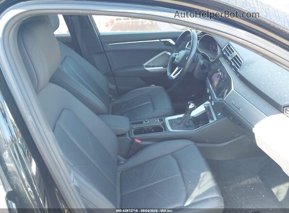 WA1DECF38N1074073 2022 AUDI Q3 Black Front interior view