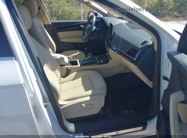 WA1E2AFY5L2088310 2020 AUDI Q5 White წინა სალონის ხედი
