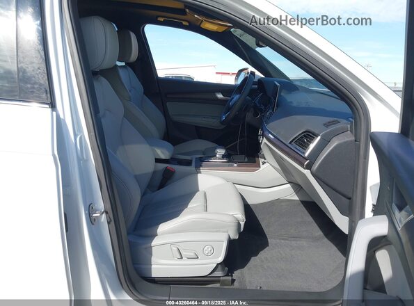 WA1E2AFY8R2113547 2024 AUDI Q5 White Вид салону спереду