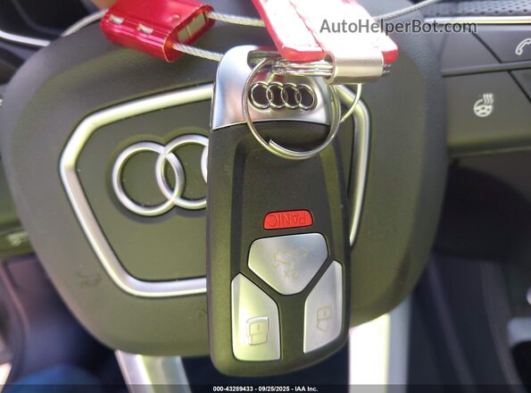 WA1EAAFY3S2045490 2025 AUDI Q5 Gray Vista del salpicadero