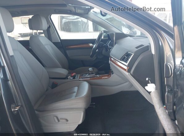 WA1EAAFY6N2114452 2022 AUDI Q5 Gray წინა სალონის ხედი