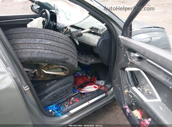 WA1EECF30L1028223 2020 AUDI Q3 Blue Front interior view