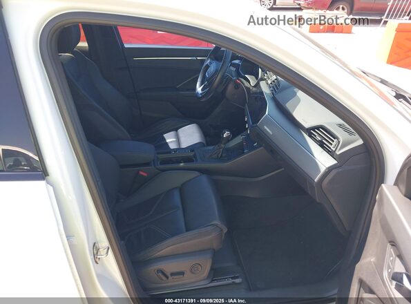 WA1EECF34P1027369 2023 AUDI Q3 White Вид салону спереду