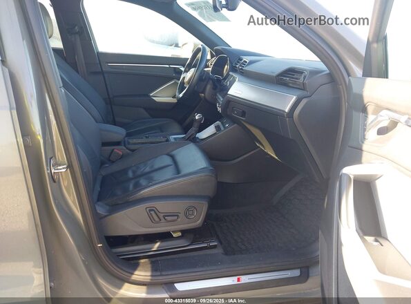 WA1EECF35M1029496 2021 AUDI Q3 Серый Вид салона спереди