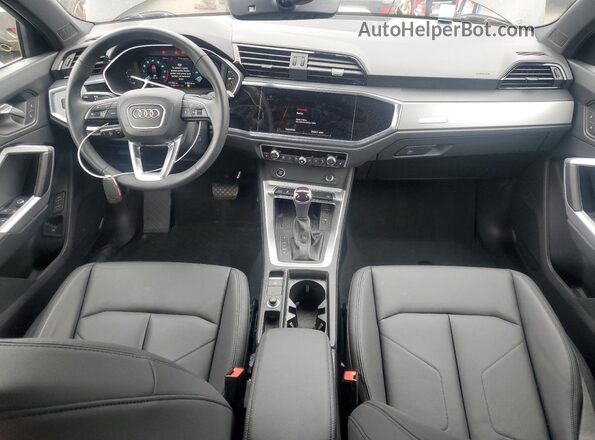 WA1EECF36R1173355 2024 AUDI Q3 Black Vista del salpicadero