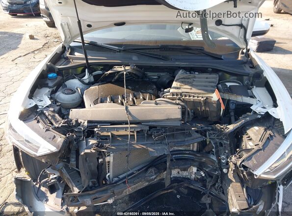 WA1EECF37N1090169 2022 AUDI Q3 White Rear view