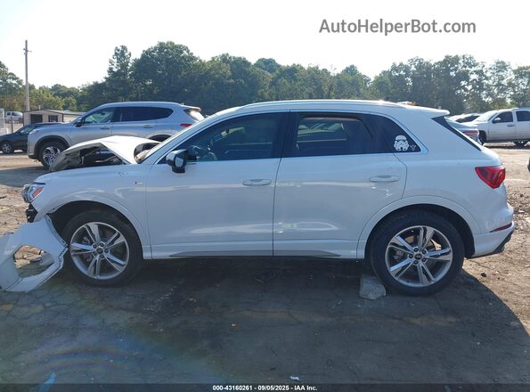 WA1EECF37N1090169 2022 AUDI Q3 White Rear interior view