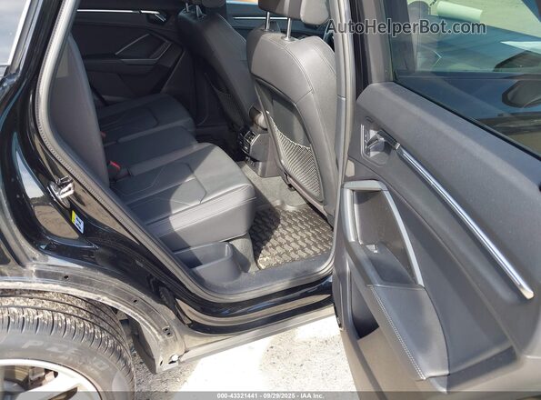 WA1EECF38N1122367 2022 AUDI Q3 Black VIN sticker view