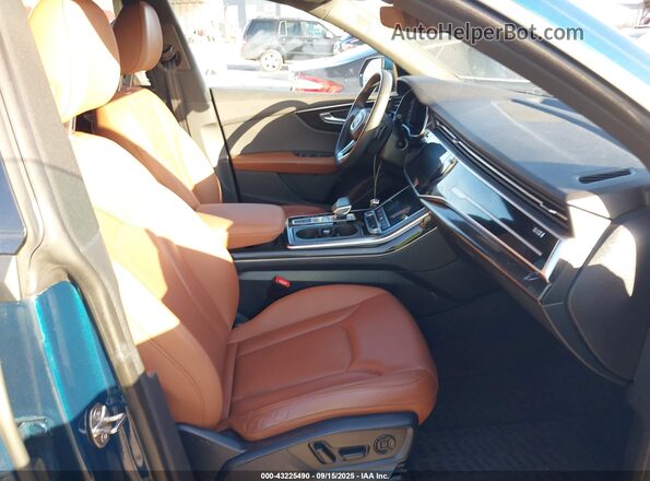 WA1EVAF12MD003519 2021 AUDI Q8 Зеленый Вид салона спереди