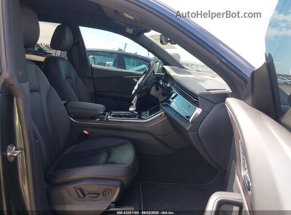 WA1EVAF19MD037876 2021 AUDI Q8 Gray Vista interior delantera