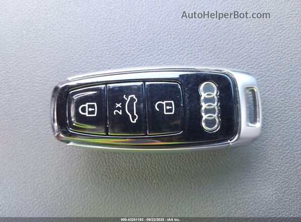WA1EVAF19MD037876 2021 AUDI Q8 Gray Vista del salpicadero