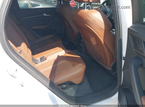 WA1F2AFY1L2047807 2020 AUDI Q5 White Widok naklejki z numerem VIN
