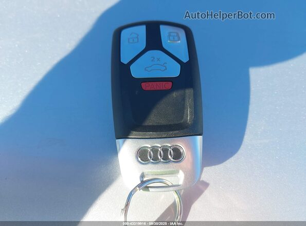 WA1G2AFY4M2065966 2021 AUDI Q5 White Vista del salpicadero