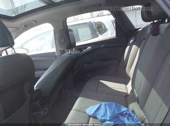 WA1KUBFZ1SP071727 2025 AUDI Q4 Teal 