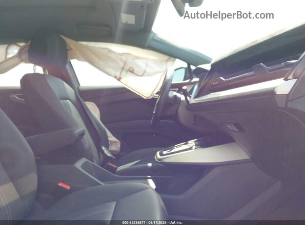 WA1KUBFZ7RP038208 2024 AUDI Q4 Gray Front interior view