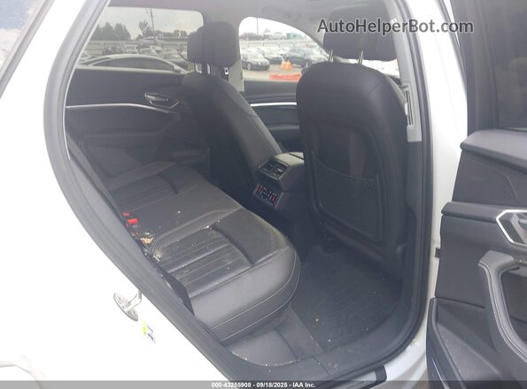 WA1LAAGEXMB037787 2021 AUDI E-TRON White VIN კოდის სტიკერის ხედი