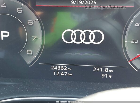WA1LCBF73SD002965 2025 AUDI Q7 Gray Вид задніх сидінь