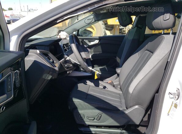 WA1LUBFZXSP048645 2025 AUDI Q4 White 