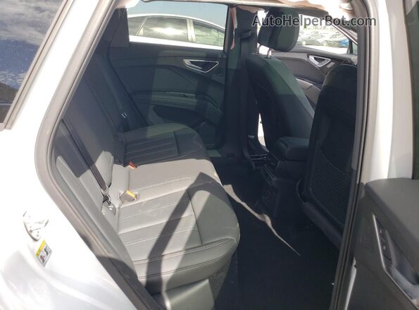 WA1LUBFZXSP048645 2025 AUDI Q4 White 